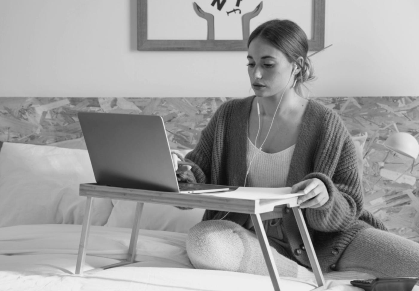 Environnement de travail pour entrepreneurs avec outils de gestion financière